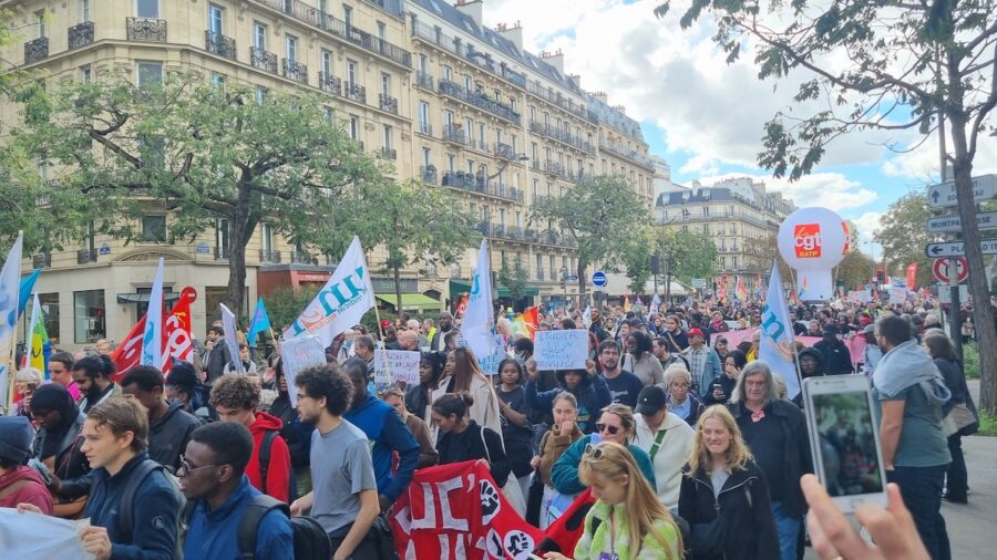 Paris-sindicatos-1OCT2024-900x506 Francia hacia el abismo neofascista tras una tímida respuesta de un frente sindical dividido