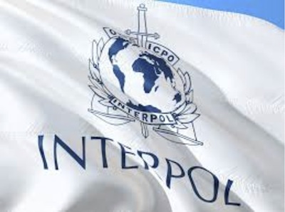 Interpol-bandera ¿Qué debe hacer si su nombre figura en la lista de Interpol?