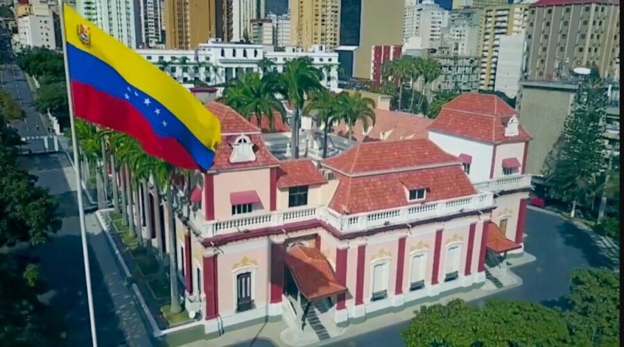 Venezuela-Caracas-Palacio-de-Miraflores-900x501 Incertidumbre en Venezuela por la investidura presidencial prevista para el 10 de enero