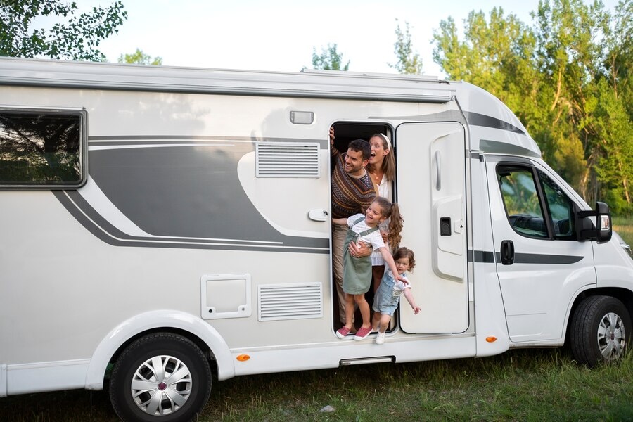 Autocaravana-familiar ¿Por qué viajar en autocaravana es la mejor forma de conocer el mundo?