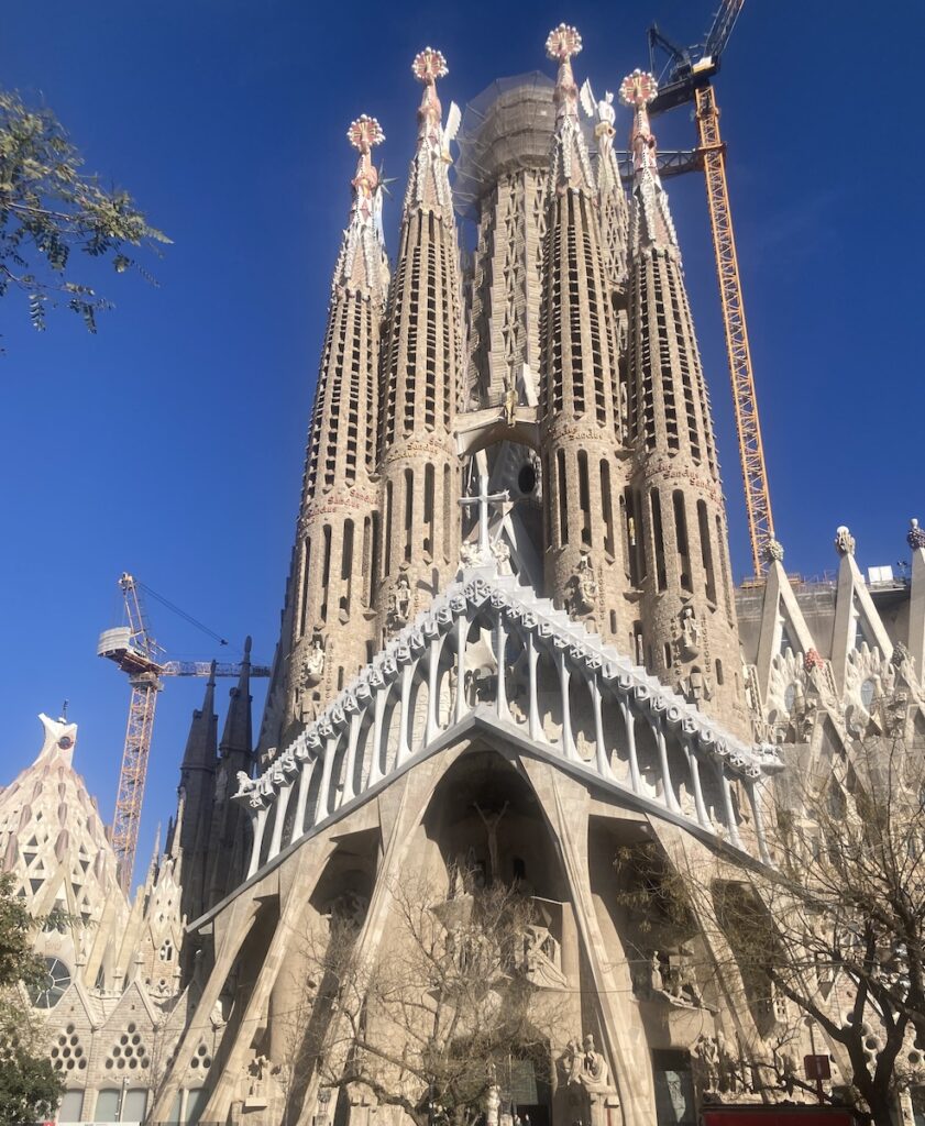 Barcelona-Sagrada-familia-Torres-841x1024 Gaudí