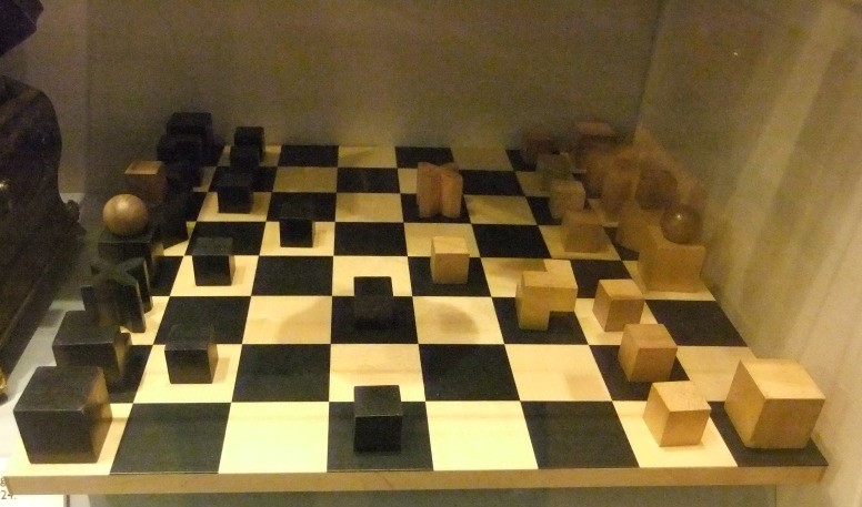 Bauhaus_chess_set_Walker_Art_Gallery Ajedrez de Bauhaus, precio histórico y ataques de la extrema derecha