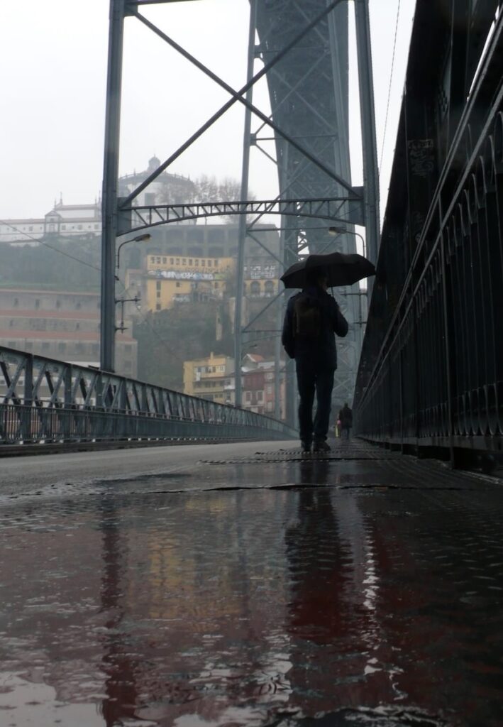 Oporto-puente-Luis-I-©Pilar-Ahijado-709x1024 Con tanta lluvia