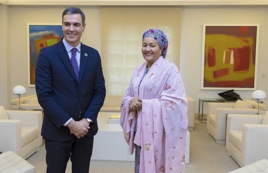 Pedro-Sanchez-con-Amina-Mohammed-en-La-Moncloa-31OCT2022-©UNWTOKamal-Baghirli-900x581 Propuestas para avanzar en la elección de la primera secretaria general para la ONU