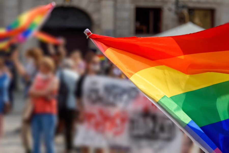Bandera-LGTBi-calle-900x601 Derechos Lgbti: nuevo paso atrás en la Hungría de Orbán