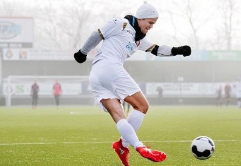 Carlsen-rabona-SC-Telstar-holandes Ajedrecista ganador en la Copa inglesa. Europa, fútbol y ajedrez (16)