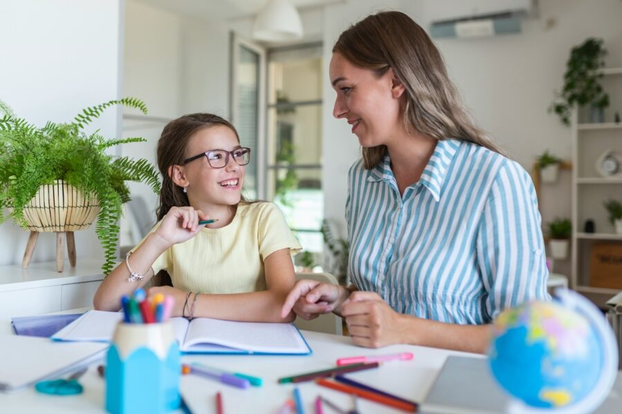Clases-particulares-©getty-images-900x600 Nuevo informe sobre educación revela que los estudiantes y padres rechazan Danza y Religión