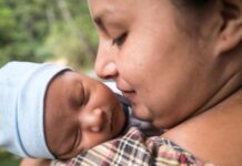La joven madre Yadira Zambrano con su bebé de un mes en Manabí, Ecuador ©Chute / Unicef