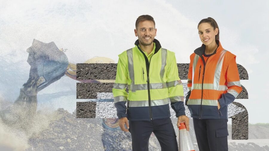 Ropa-laboral-Juba-e1750938916718-900x506 Tipos de uniformes de trabajo por sectores: claves para la seguridad y la imagen profesional