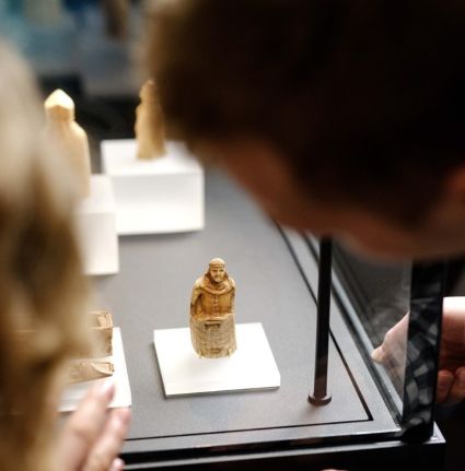 495910778_1151720236999312_4257792374148662869_n-9 Las piezas de ajedrez de Lewis regresan a su origen en Trondheim e irán a Normandía