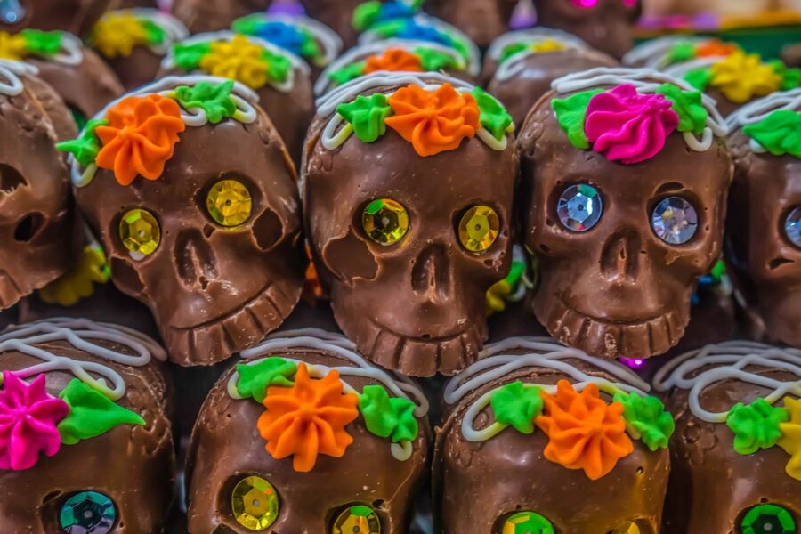 Chocolate-calaveras-Mexico--e1753279625689-900x600 Tintineos de chocolate en plena misa