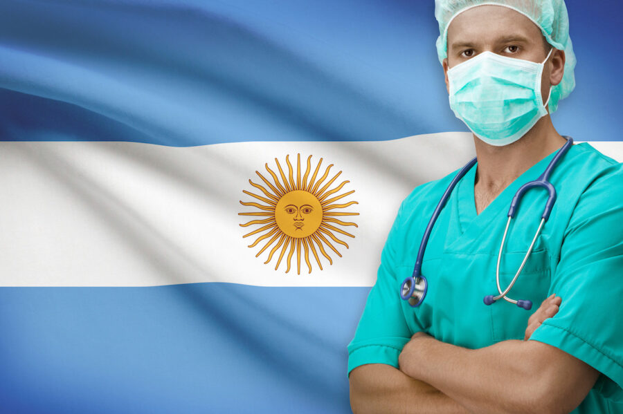 Medicos-Argentina-@123RF-e1752083984980-900x599 La tragedia de las residencias médicas en Argentina