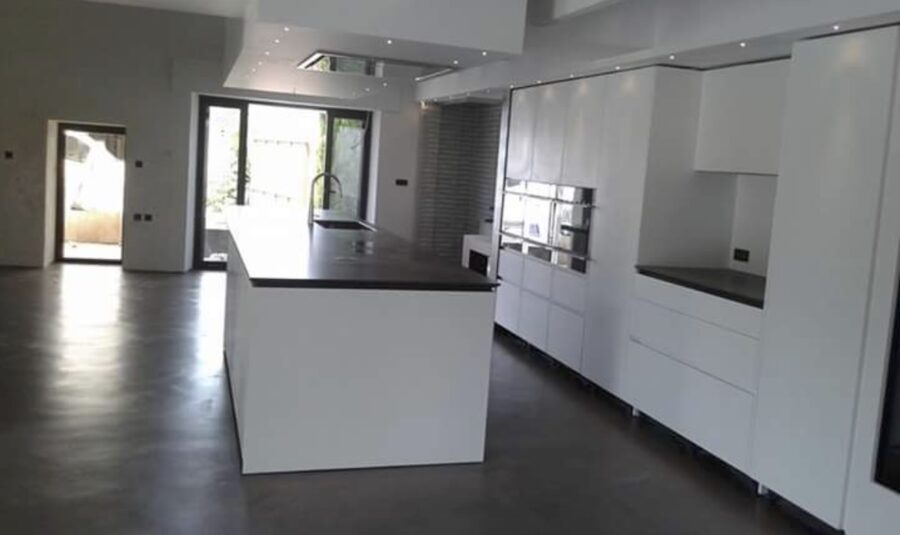 Microcementos-Barcelona-900x535 Microcementos Barcelona: innovación en revestimientos de lujo sin obras invasivas