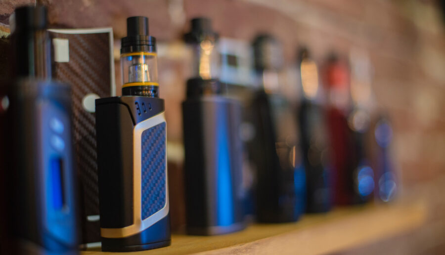 Cigarrillos-electronicos-©123RF-e1754580575132-900x516 Tendencias del vapeo en 2025: lo que debes saber si estás buscando una alternativa diferente
