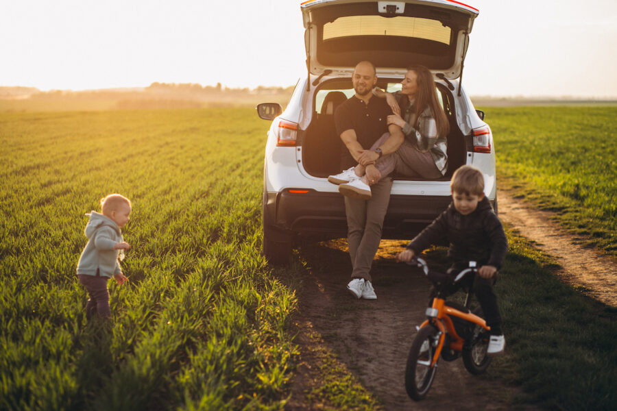 Vehiculo-familiar-©freepik-900x600 Cómo elegir el coche perfecto para cada estilo de vida: consejos y recomendaciones prácticas