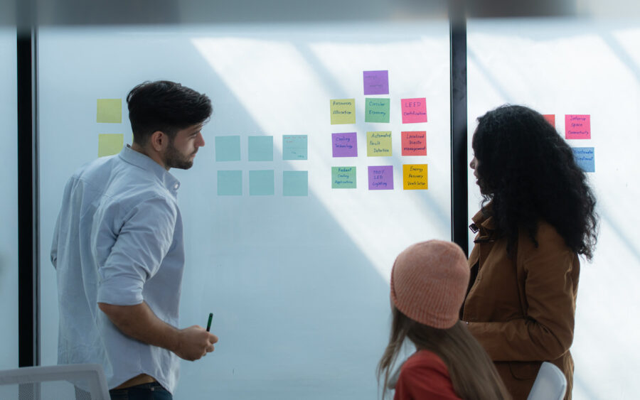 Plan-de-negocios-emprendedores-©123RF-900x563 ¿Por qué los emprendimientos necesitan un plan de negocios?