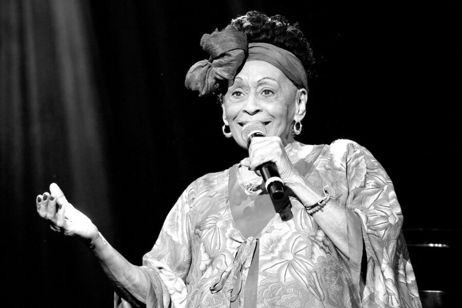 Amara-Portuondo-Buenos-Aires-Argentina-17MAY2018-©123RF-900x601 Omara Portuondo, Billie Holiday en La Habana