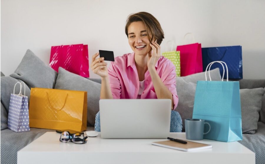 Comras-Ripley-Cyber-©freepik-900x558 Guía para aprovechar el Ripley Cyber y comprar online con inteligencia