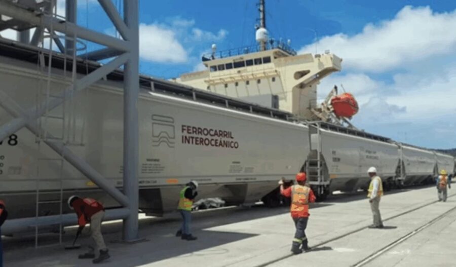 Ferrocarril-Interoceanico-en-el-istmo-de-Tehuantepec-©CIIT-900x527 Megaproyectos y consultas simuladas vulneran derechos indígenas en México