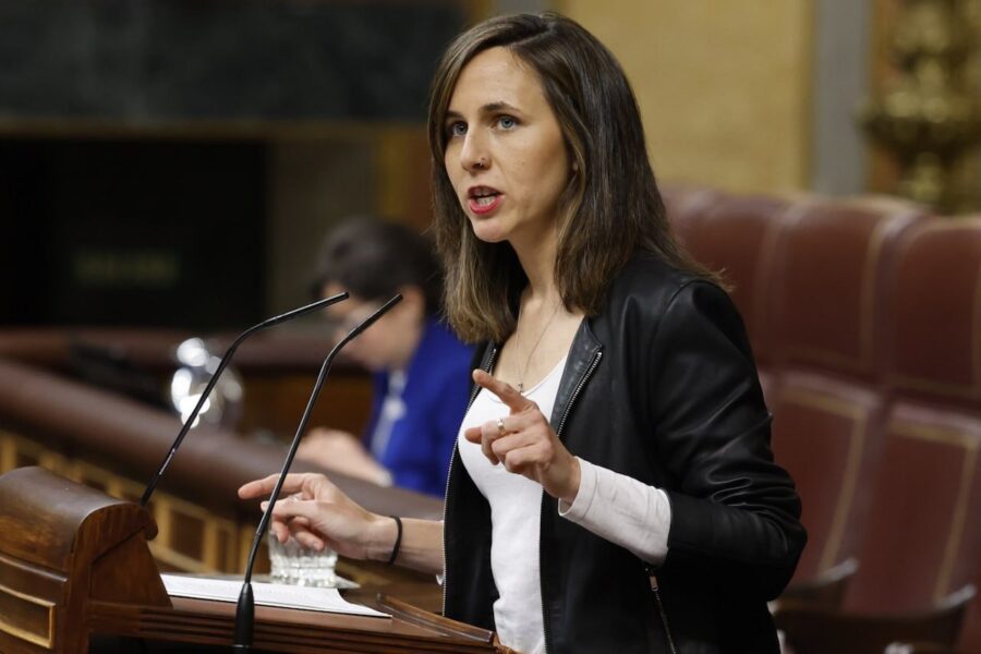 Ione-Belrra-Congreso-900x600 La voz de StopAbolición ante la propuesta de Podemos sobre la regularización de mujeres prostitutas