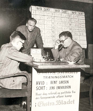 Larsen_Enevoldsen Ajedrez: La partida que unió en la tumba a Nimzowitsch con Enevoldsen