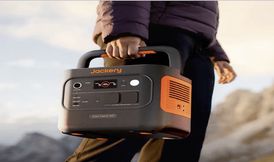 Energia-solar-portable-220-©archivopub ¿Cuánto cuesta mantener un refrigerador en España al año? Te lo contamos y te ayudamos a ahorrar