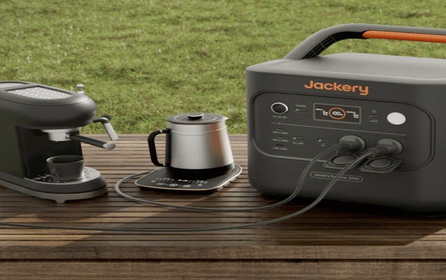 Energia-solar-portatil-220-©archivopub-900x565 ¿Cuánto cuesta mantener un refrigerador en España al año? Te lo contamos y te ayudamos a ahorrar