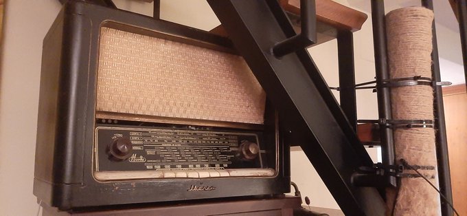 G6ifzbAXMAAFSq1 La radio y el "apagón constante"