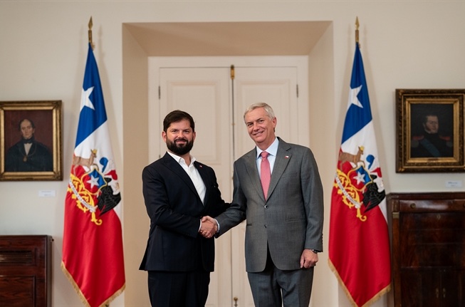 Gabriel-Boric-con-Jose-Antonio-Kast-La-Modena-15DIC2025 Cambio en Chile