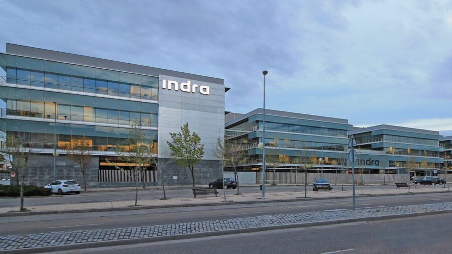 Indra-sede-Alcobendas-e1764664799623-900x506 Indra refuerza su liderazgo europeo en movilidad militar bajo la dirección de Ángel Escribano
