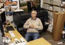 Fotograía publicada por la familia de Martin Parr al informar de su fallecimiento el 6 de diciembre de 2025 en su hogar en Bristol, y asegurar que la Fundación Martin Parr y Magnum Photos colaborarán para preservar y compartir el legado de Martin.