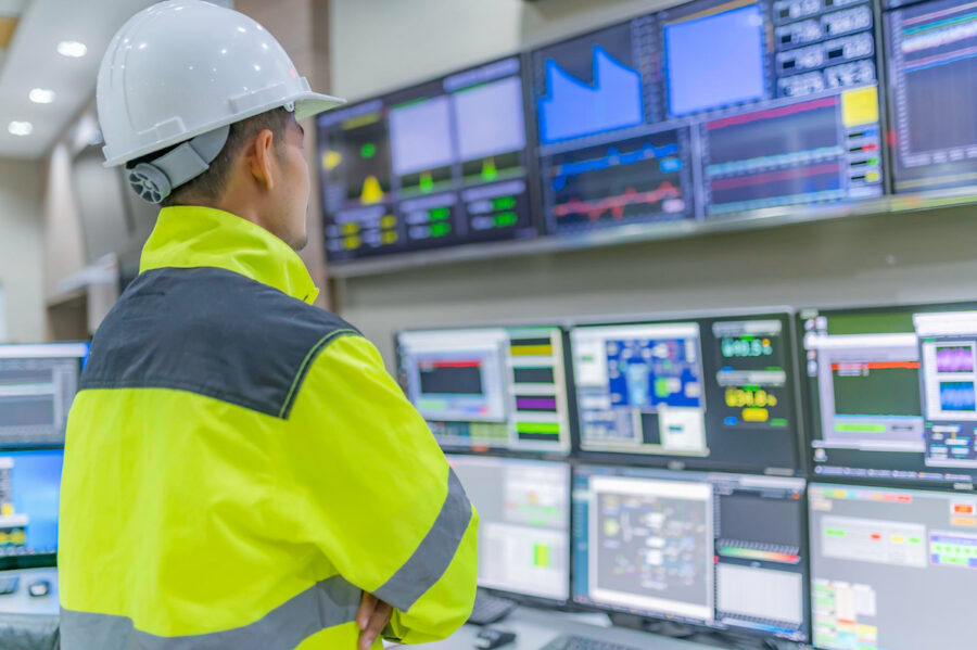 Monitores-industriales-©archivopub-900x599 ¿Qué son los monitores industriales y para qué sirven?