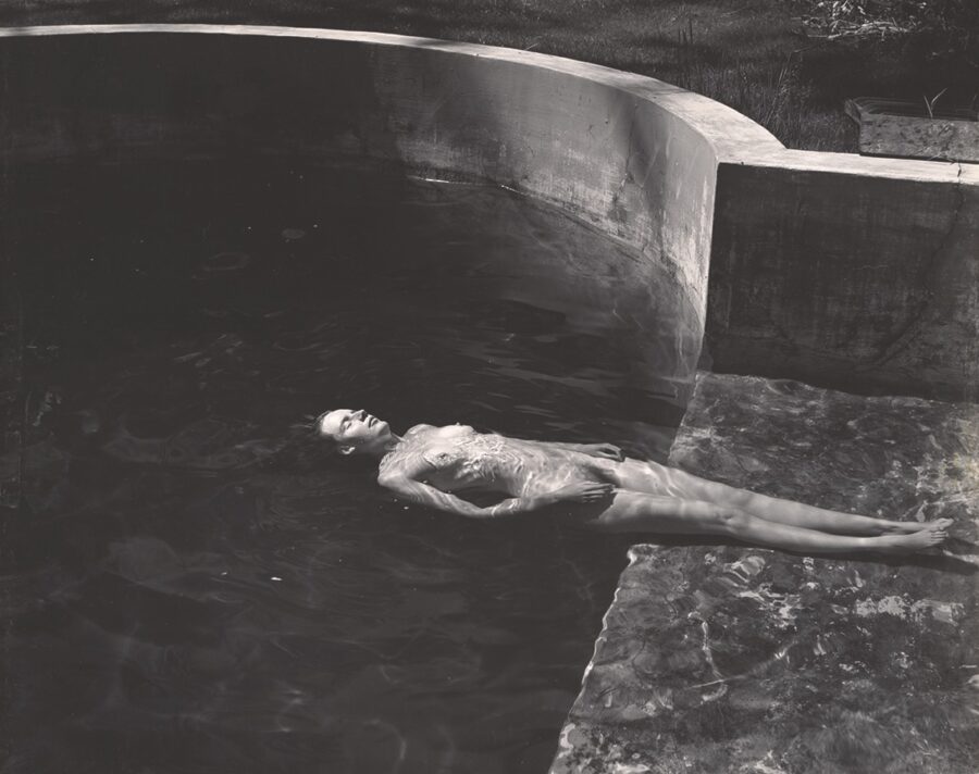 Weston-desnudo-flotando-1939-900x712 La fotografía artística de Edward Weston