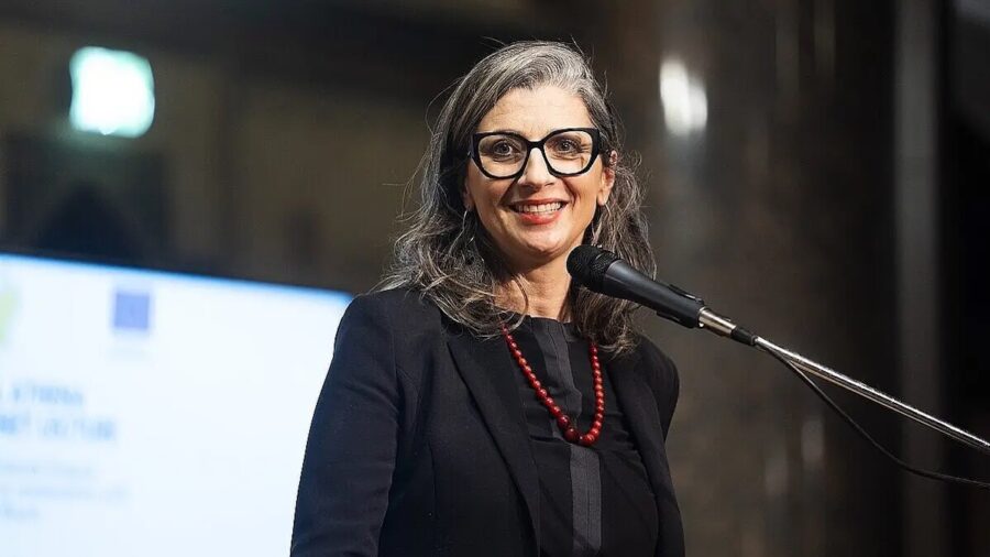 Francesca-Albanese-©AI-900x506 Francesca Albanese: Indignada por la indiferencia