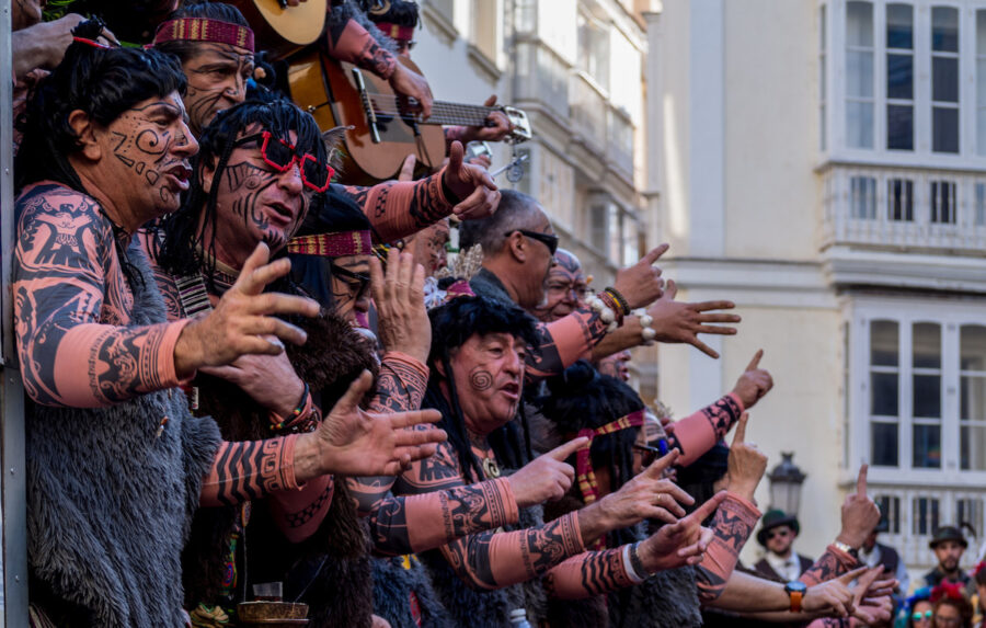 Cadiz-carnavales-3MAR2029-©123RF-e1771151201602-900x573 Carnavales