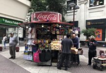 Chile: periodismo digital frente al gobierno ultraderechista de Kast Chile, Santiago, quiosco Ahumada ©Orlando Milesi/IPS