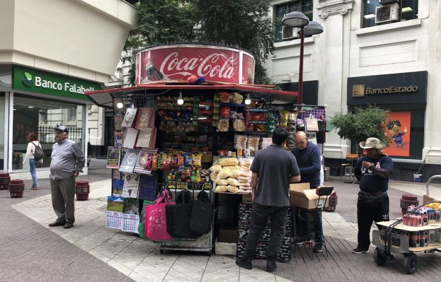 Chile-Santiago-quiosco-Ahumada-©Orlando-Milesi-IPS-e1770493549153-900x577 Chile: periodismo digital frente al gobierno ultraderechista de Kast