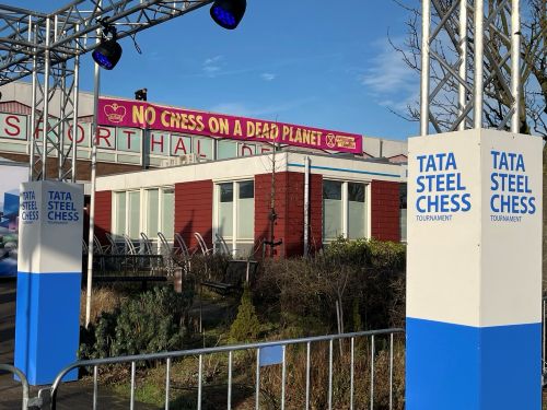 G-3QlTqWcAADk1- Ajedrez: Ecologismo y protestas en el torneo Tata Steel que gana Abdusattorov