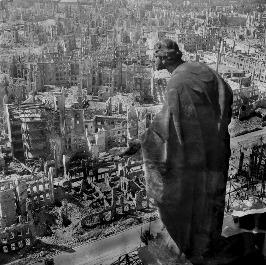 dresden_bombed_1945_4-900x897 Del Capitán Trueno a Gaza: una reflexión útil para el siglo XXI (y 2ª)