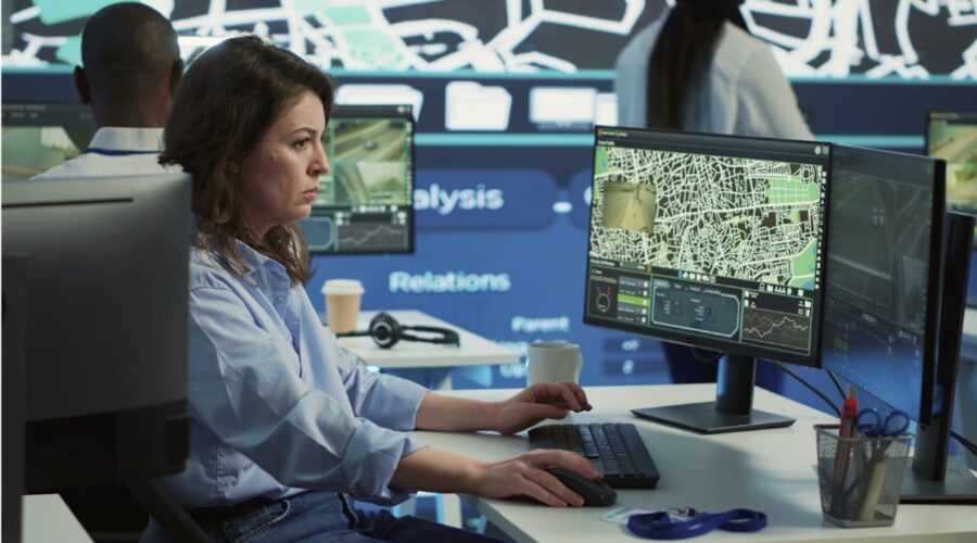 Rastreo-rutas-por-satelite-Iberotrack-©freepik-900x500 Rastreo satelital GPS para empresas: cómo optimizar la gestión de flotas y mejorar la eficiencia operativa