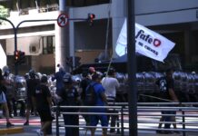 Milei impulsa importaciones y agrava crisis industrial y laboral en Argentina