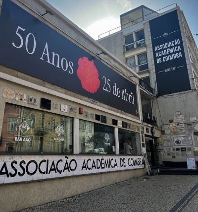 AAC-25-Abril Académica de Coimbra, ascenso con antifascismo