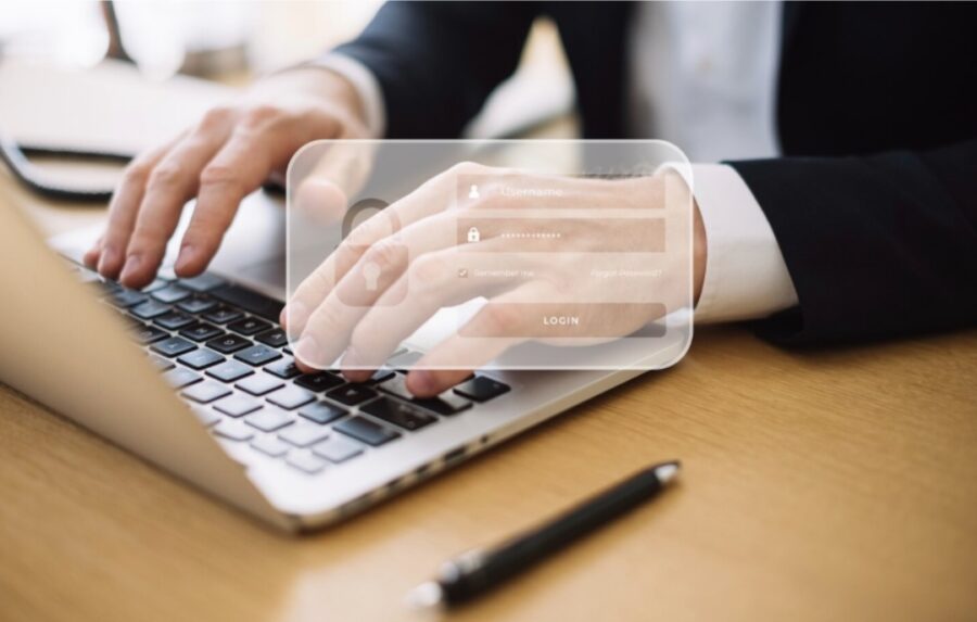 Equipos-con-licencia-Windows-11-Pro-©archivopub-900x573 Licencias de software para empresas en España