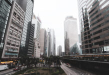 Cómo crear una empresa en Hong Kong: guía práctica para empresarios extranjeros Hong Kong: Central Street @123RF