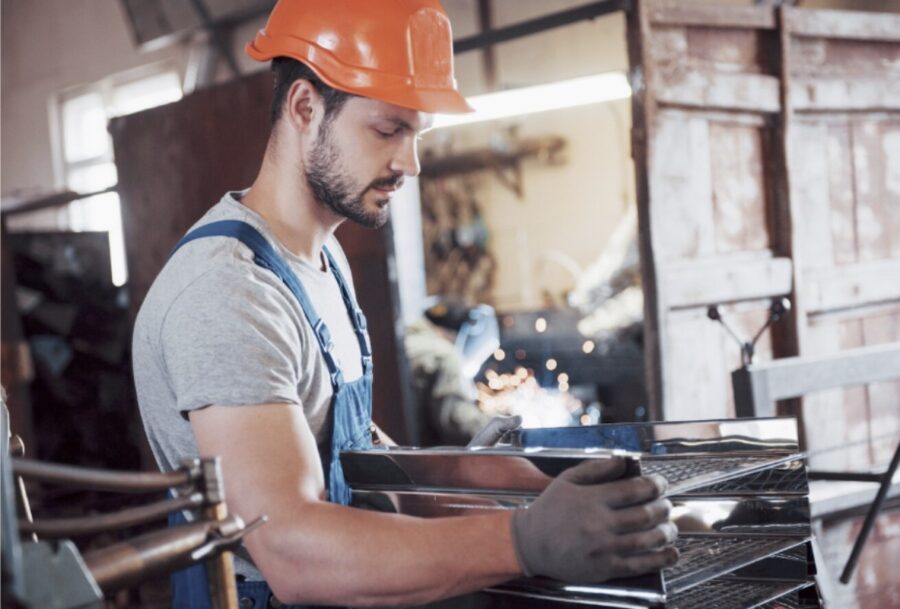 Industria-del-metal-en-Valencia-@archivopub-900x609 Servicios auxiliares de la industria metal y empleo inclusivo
