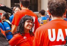 La resistencia a Trump se juega en las reglas del voto Claire Valdez durante la campaña de primarias demócratas al Congreso por NY