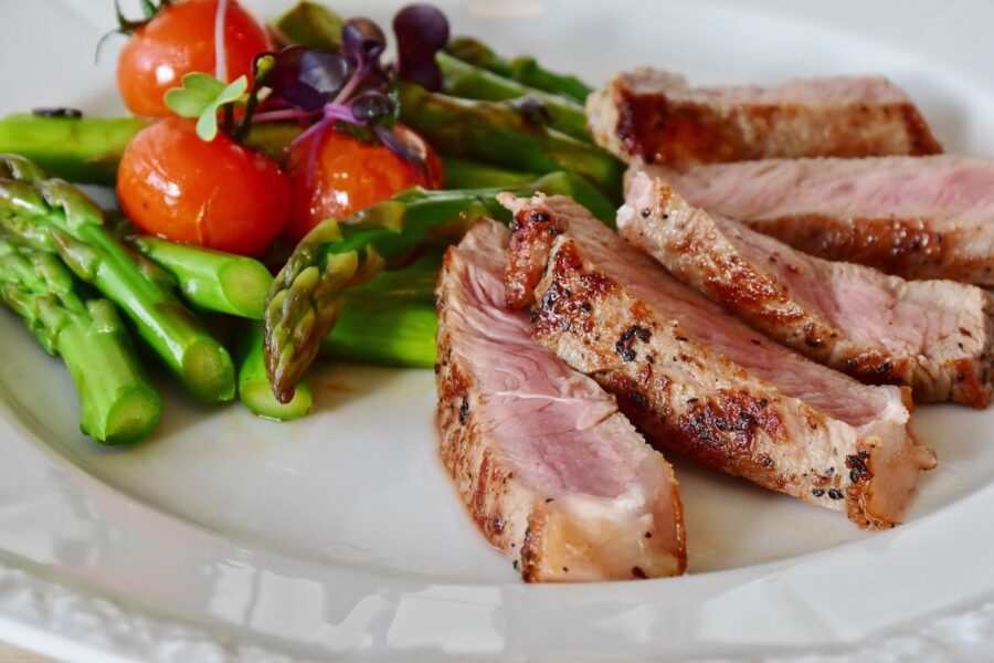 Comidas-que-favorecen-las-relaciones-sexuales-©main_pexels-361184-900x600 El impacto de la dieta y la nutrición en la salud sexual y la vitalidad de los hombres