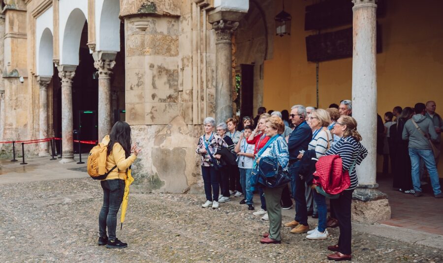 Contarte-Cordoba-grupo-e1781799591865-900x535 Los mejores monumentos de Andalucía que merece la pena visitar con guía