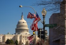 La oposición a Trump rompe el bloque republicano y lleva la guerra de Irán al Congreso