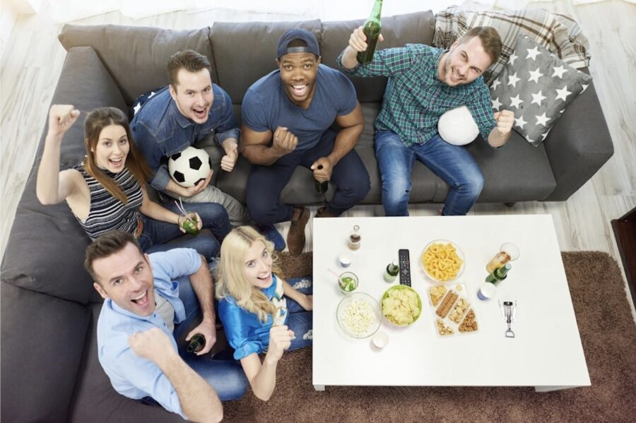Futbol-audiencias-hispanas-EEUU-©magnific-900x599 El Mundial de 2026 llega a casa, pero las marcas estadounidenses siguen ignorando al aficionado hispanohablante